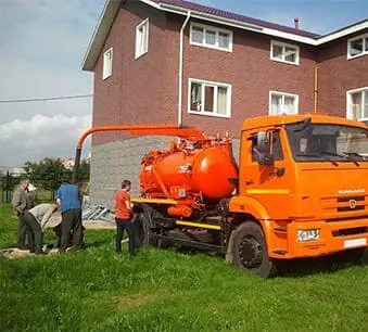 Откачка септика у частного дома